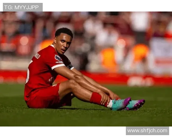 帅气足球后卫球星在赛场上的英勇表现与迷人风采展现